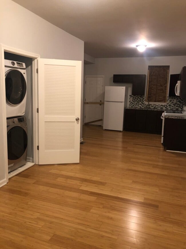 Building Photo - 3 bedroom 1.5 bathroom voucher holders wanted Baltimore City