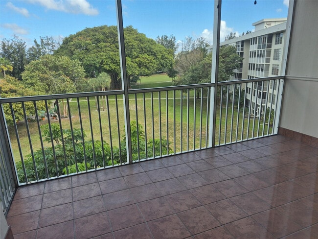 Building Photo - 2650 S Course Dr