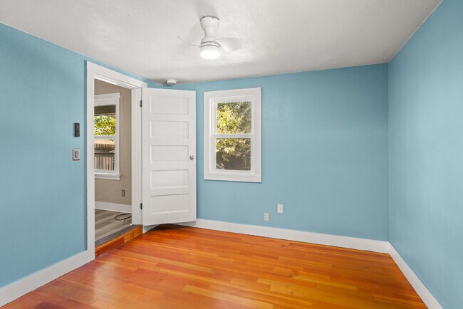 Building Photo - 531 Clay St