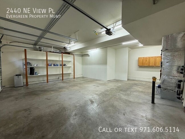 Building Photo - 2440 NE View Pl