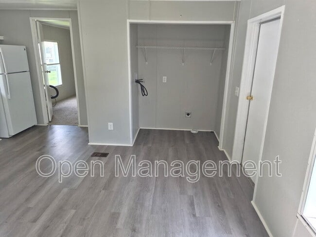 Building Photo - 4511 Dirt Rd