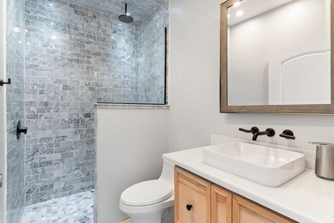 Building Photo - 64 W Cedar St