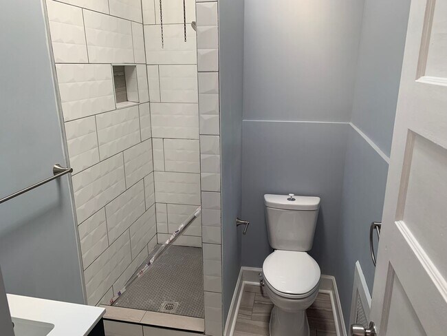 Building Photo - Spacious 3 Bed, 1.5 Bath Home – $1,795/Mon...