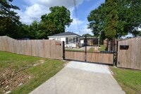 Building Photo - Newly remodeled, 3 bedroom, 2 bath home near Southern University loaded with amenities!