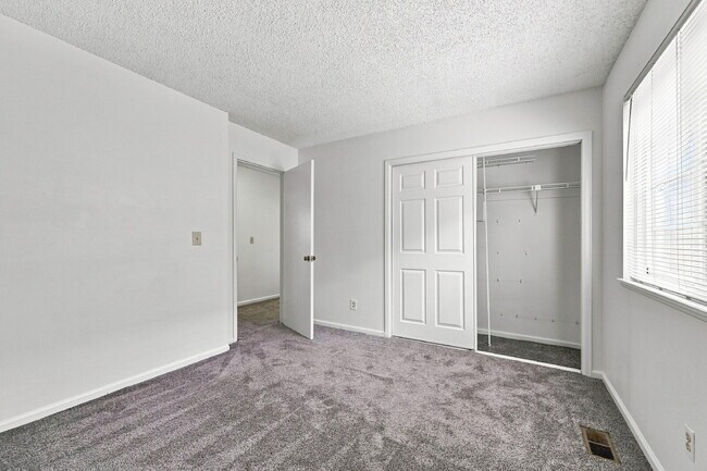 Building Photo - $2,395.95 - 2 Bed, 2.5 Bath Garden Unit in Aurora with Central AC and In Unit Laundry!