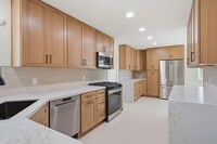 Building Photo - Flexible 5-Bedroom Home with BRAND NEW Designer Upgrades