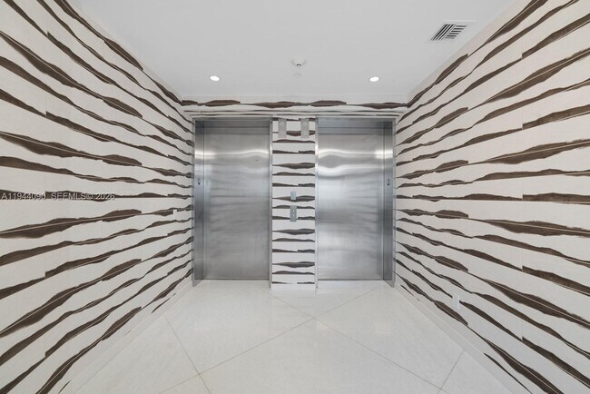 Building Photo - 18555 Collins Ave