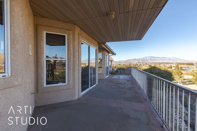 Building Photo - Spacious 3-Bedroom Walk-Out Basement Apart...