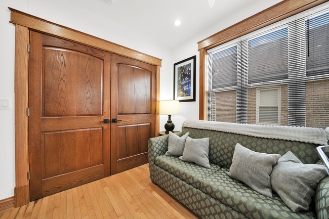 Building Photo - 1226 S 60th Ct