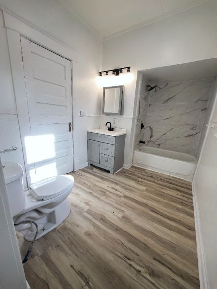 Building Photo - 626 S Market St