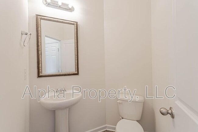 Building Photo - 30 Moorlyn Ln