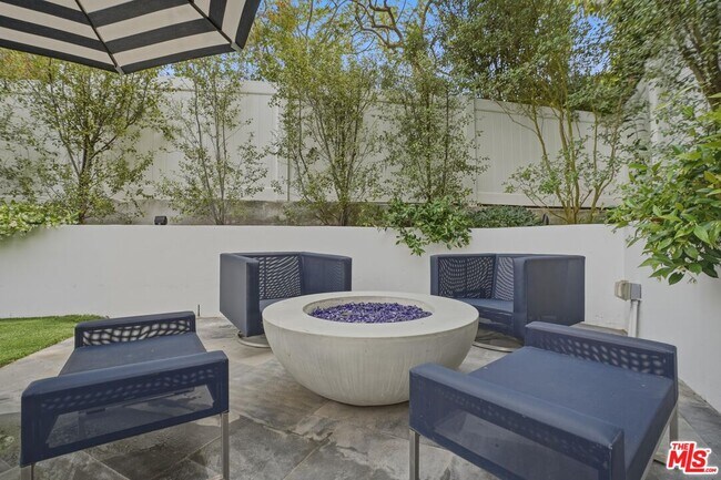 Building Photo - 530 Arbramar Ave