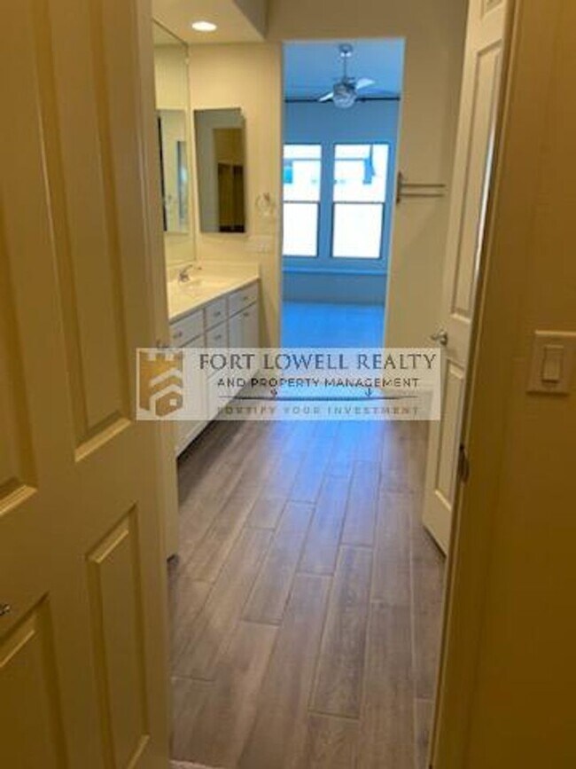 Building Photo - Luxury Living in Oro Valley $2750.