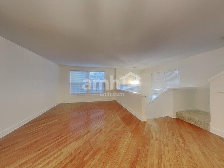 Building Photo - 2449 Emily Ln