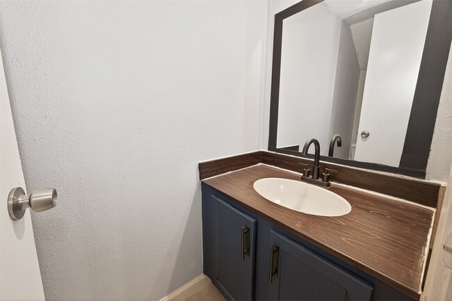 Building Photo - 1920 Augusta Dr