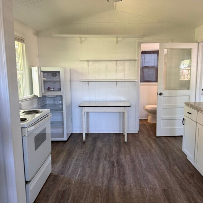 Building Photo - 1 Bedroom 1 Bath Cottage near Lake Ellen in Crawfordville