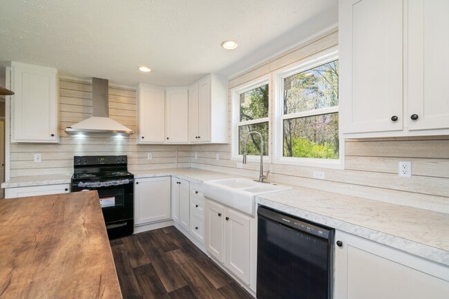 Building Photo - 456 W Outer Dr