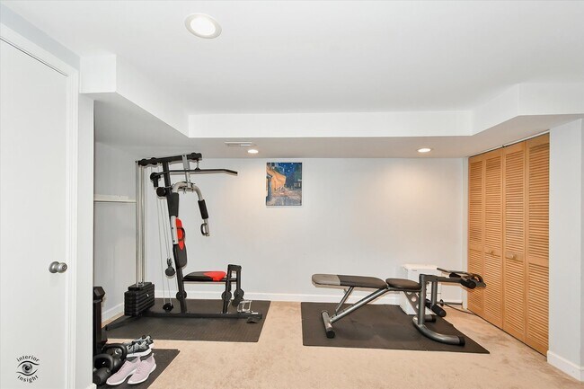 Building Photo - 17323 Lakebrook Dr