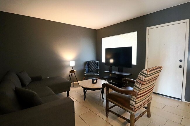 Building Photo - Welcome to this stunning  Unfurnished 2-bedroom, 2-bathroom home centrally Located!