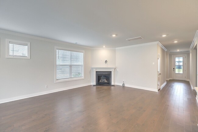 Building Photo - Cane Bay home available!
