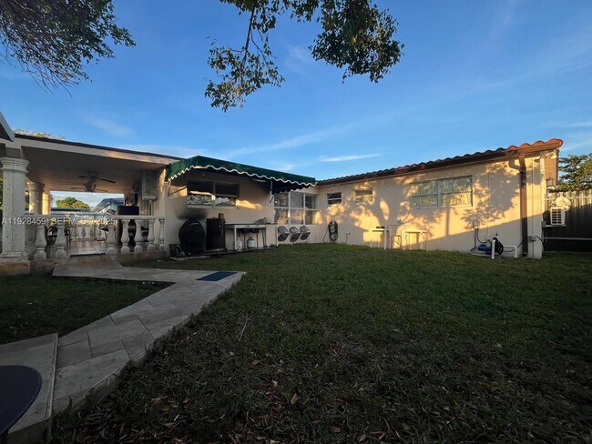 Building Photo - 3520 SW 104th Ave