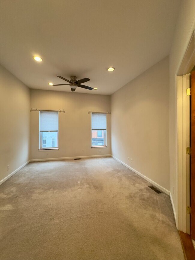 Building Photo - Charming 2 Bedroom/2.5 Bathroom in South Baltimore, MD!