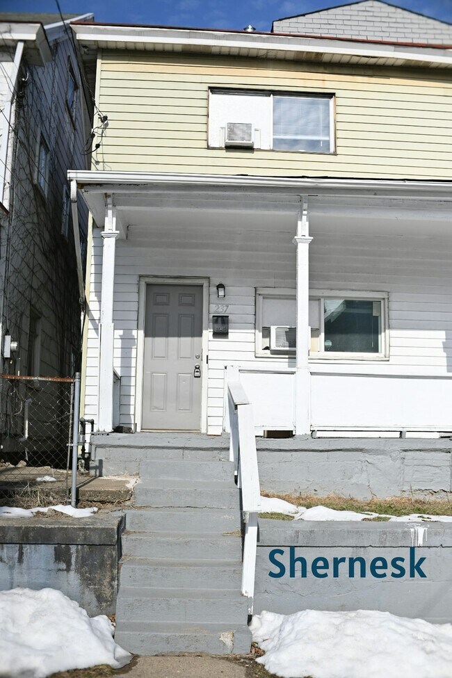 Building Photo - 237 E 17th Ave