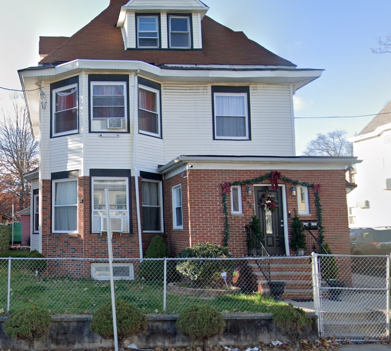 Building Photo - 304 E 31st St