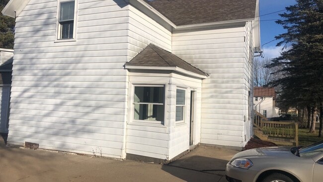 Building Photo - 711 Adler Rd