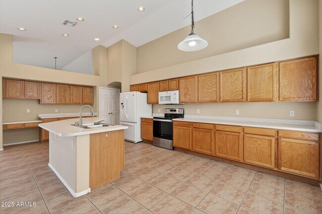 Building Photo - 8611 W Alex Ave