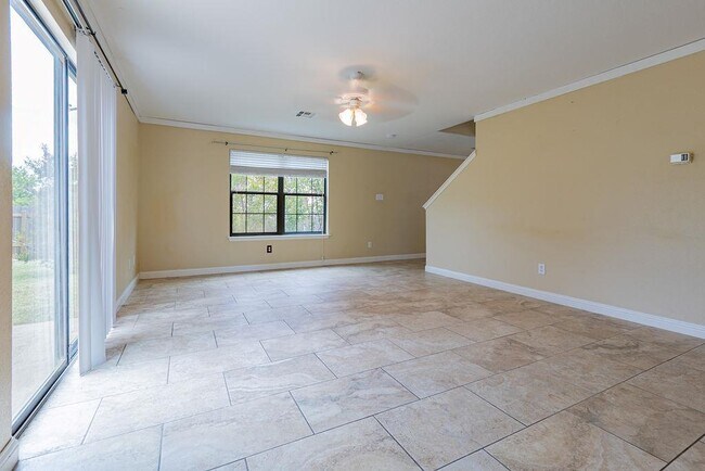 Building Photo - 211 Rim Rock Dr