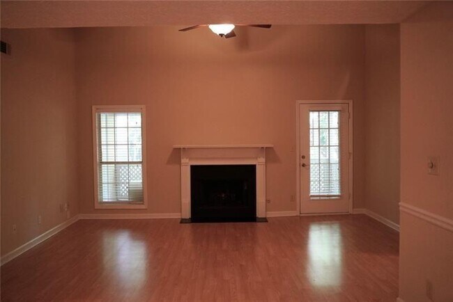 Building Photo - 4001 Riverlook Pkwy SE