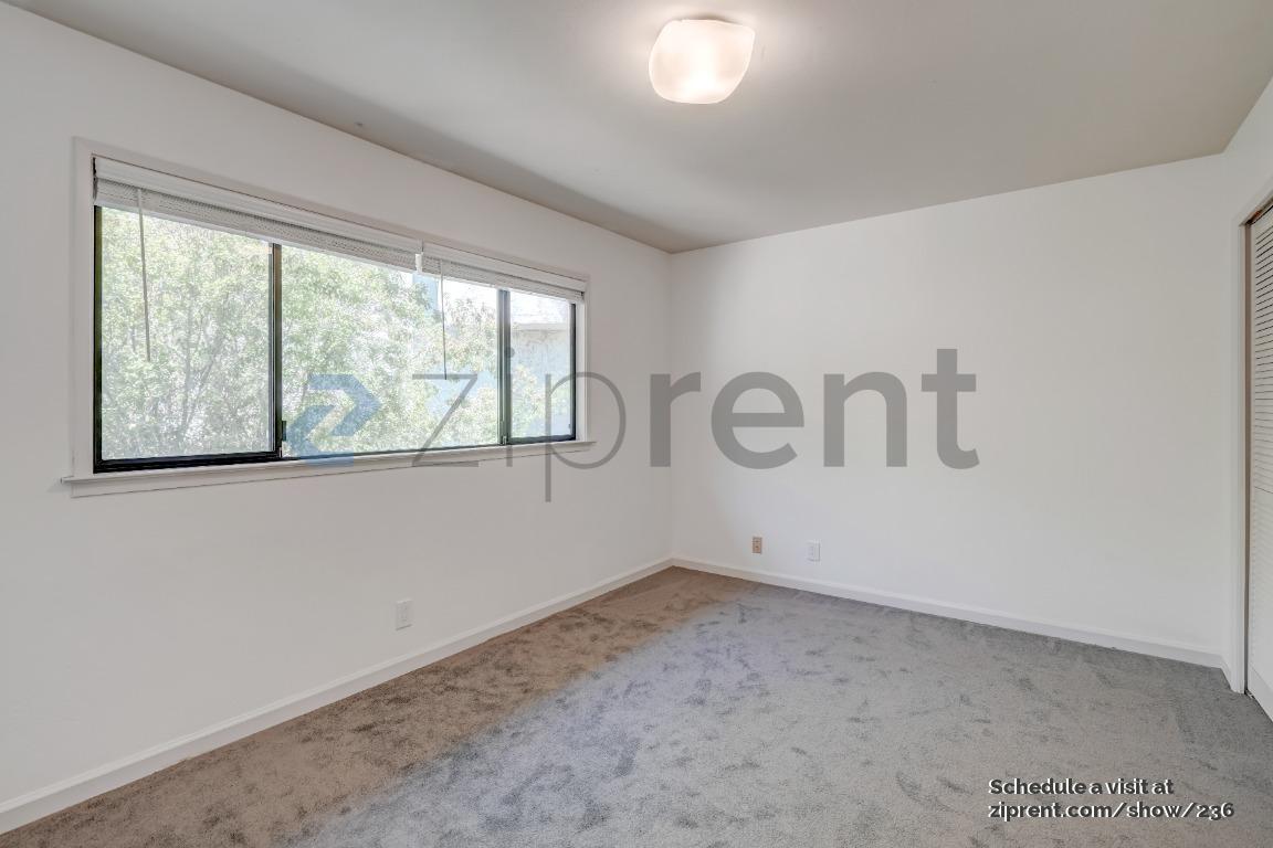 Building Photo - 8 Balra Dr