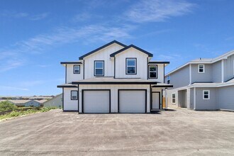 Building Photo - MOVE IN SPECIAL!! CALL FOR MORE DETAILS