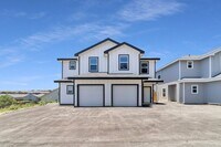 Building Photo - MOVE IN SPECIAL!! CALL FOR MORE DETAILS