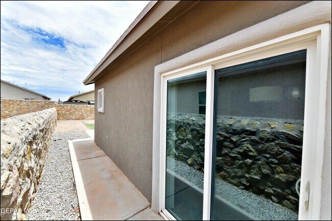 Building Photo - 872 Colbert Shapleigh Pl