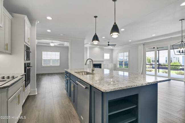 Building Photo - 730 Edgerton Dr