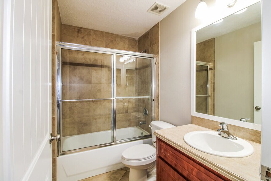 Building Photo - 8343 Natoma St