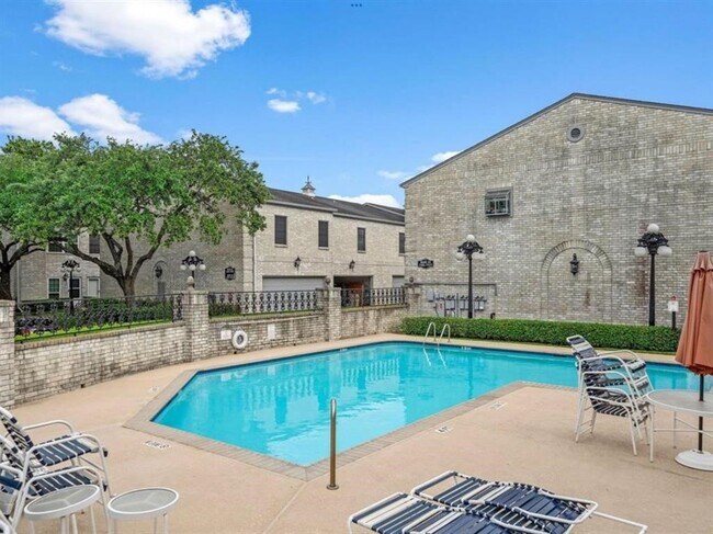 Building Photo - 7329 Regency Square Ct