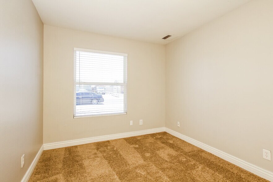 Building Photo - 7014 W Canterbury Dr