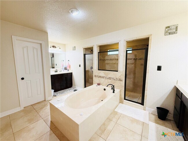 Building Photo - 6403 Flag Stone Dr