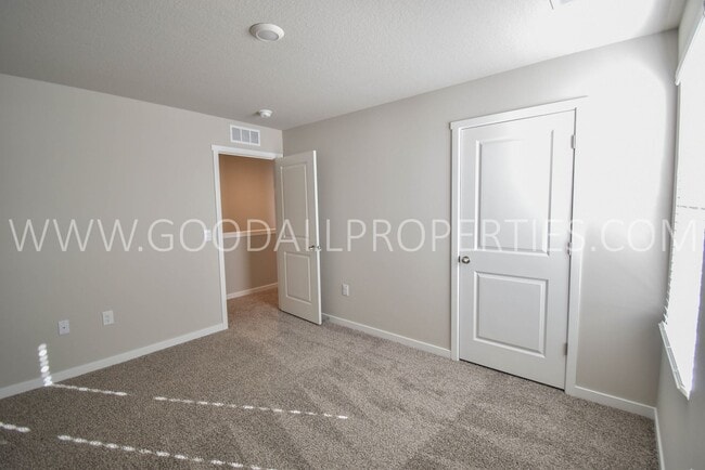 Building Photo - 3 Bedroom 2.5 Bath Townhome in Waukee