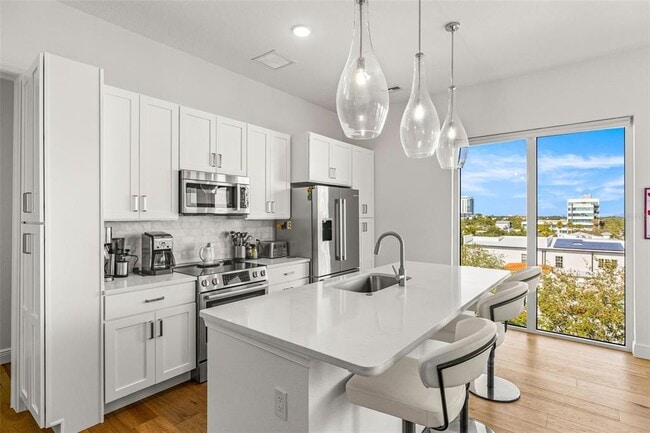 Building Photo - 600 3rd Ave S