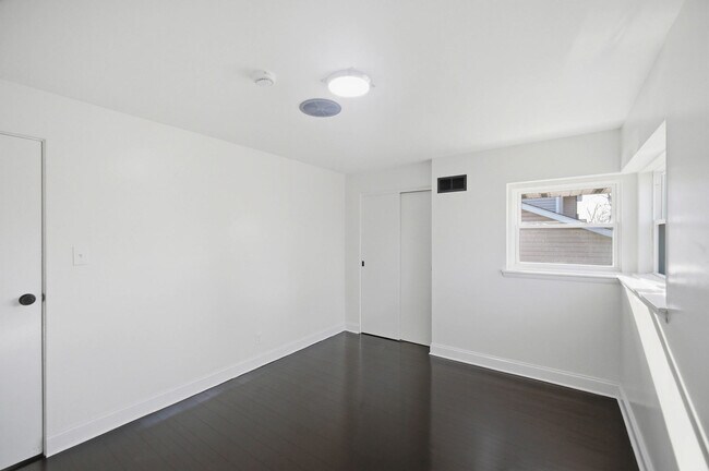 Building Photo - 3410 Calwagner St