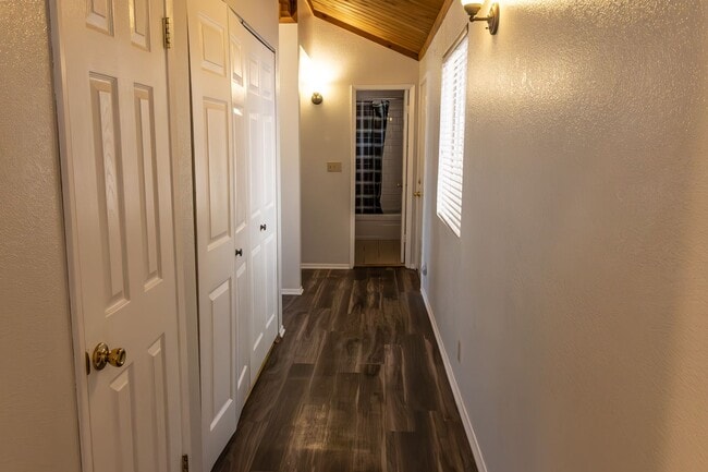 Building Photo - Cozy Home for Rent in Big Bear City