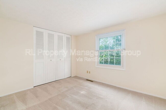 Building Photo - 66 Haddam Pl E