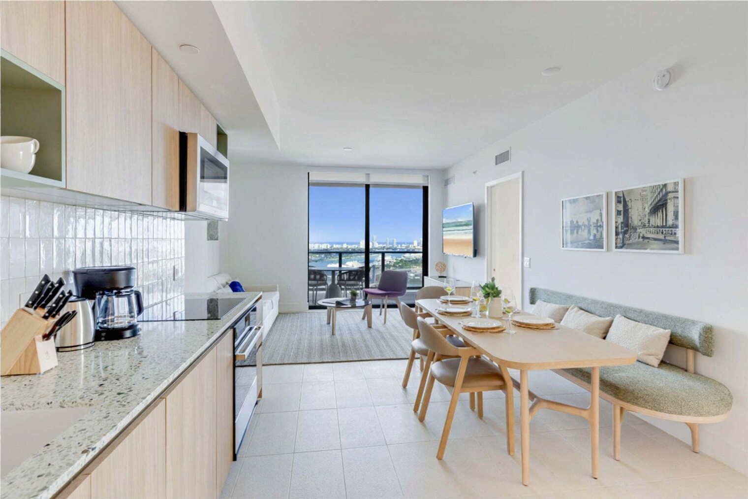 Building Photo - 601 NE 1st Ave