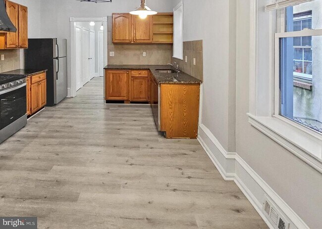 Building Photo - 637 N 32nd St