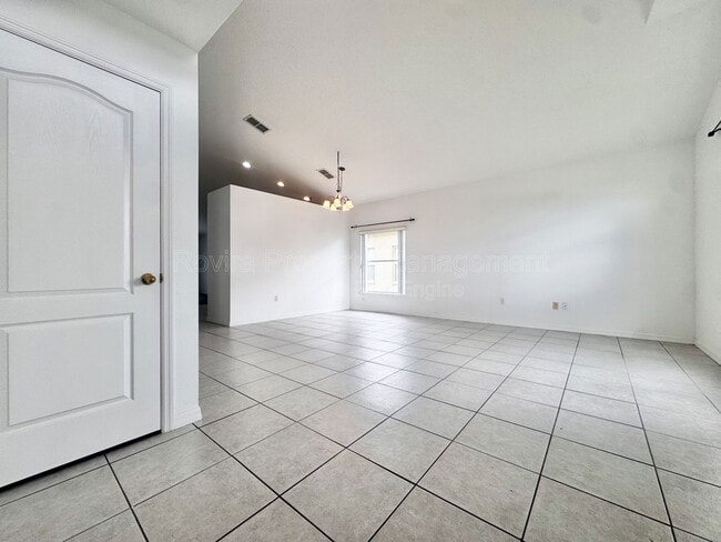 Building Photo - 661 Hacienda Cir