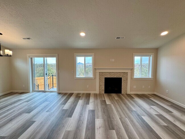 Building Photo - Brand new build with stunning Dry Canyon views!